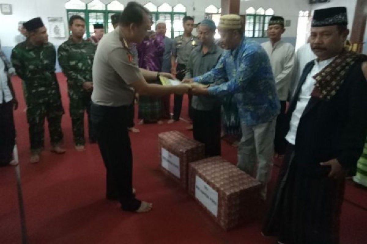 Kapolda Papua berikan bantuan ke sejumlah masjid 