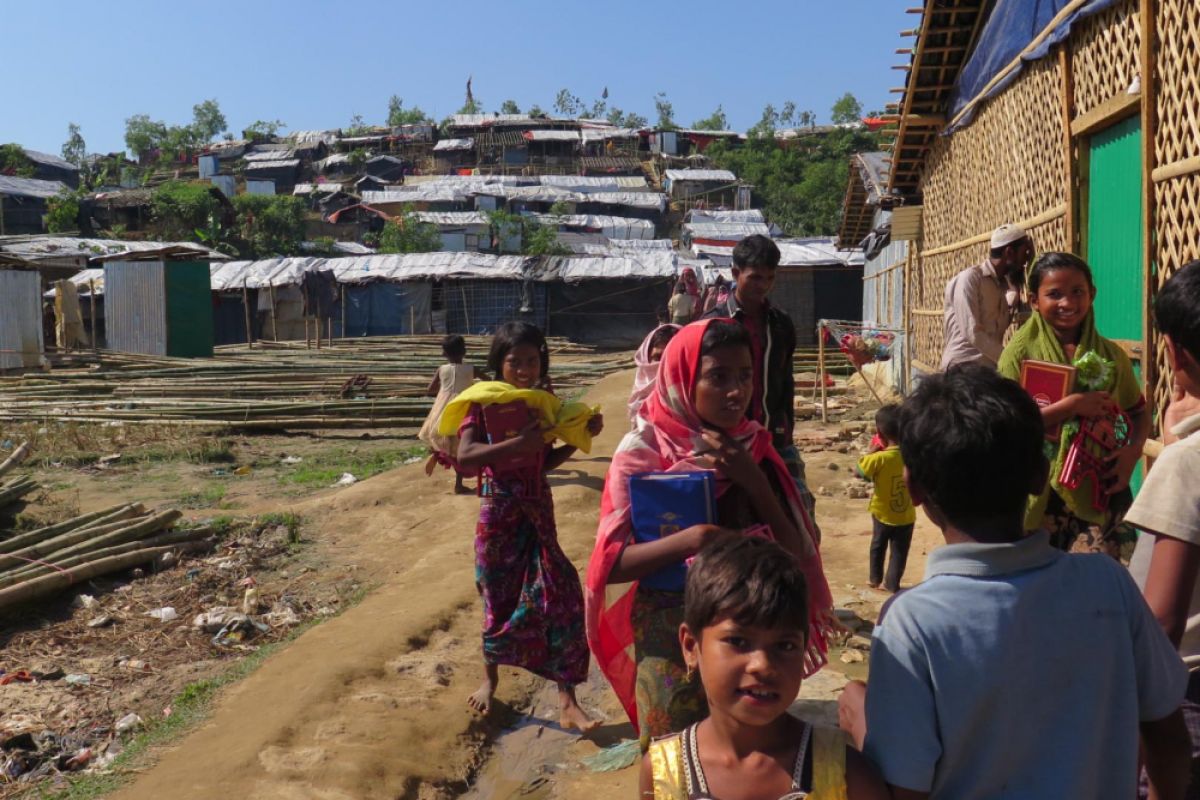 President Jokowi arrives at Cox`s Bazar, reviewes handling of Rohingya refugees