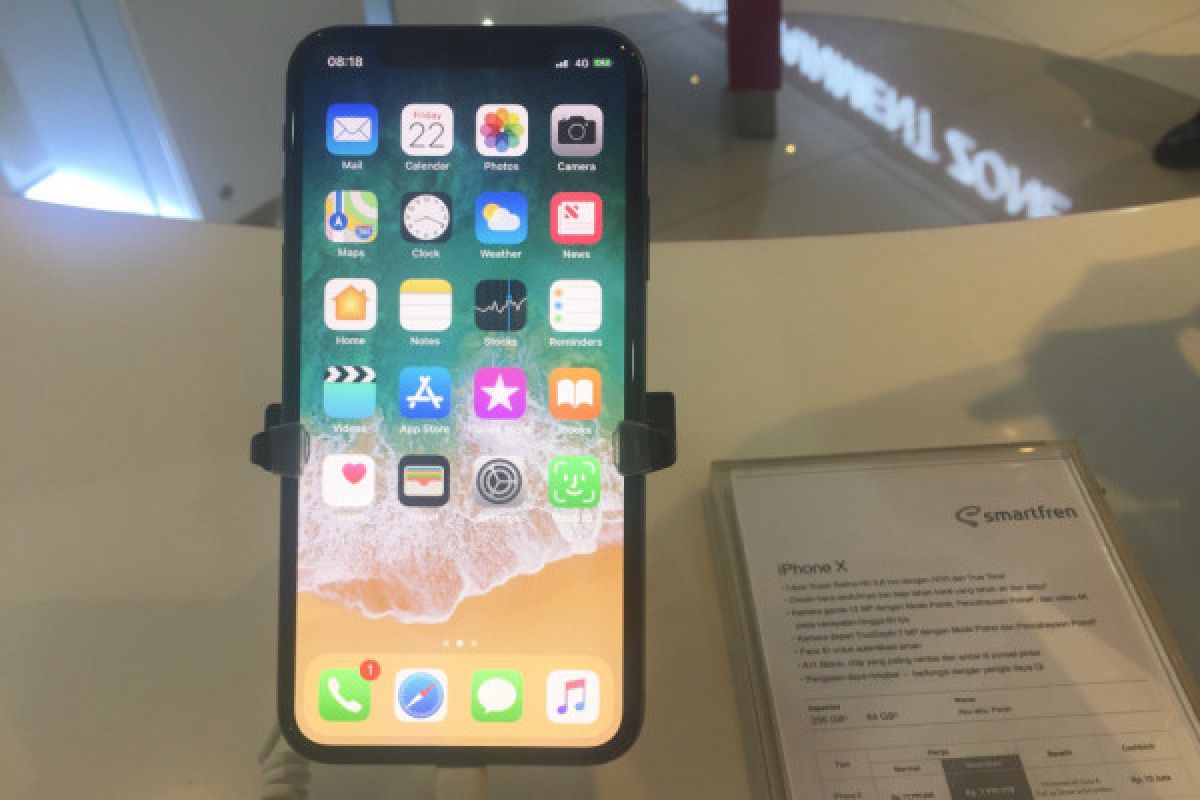 iPhone X resmi meluncur di gerai Smartfren