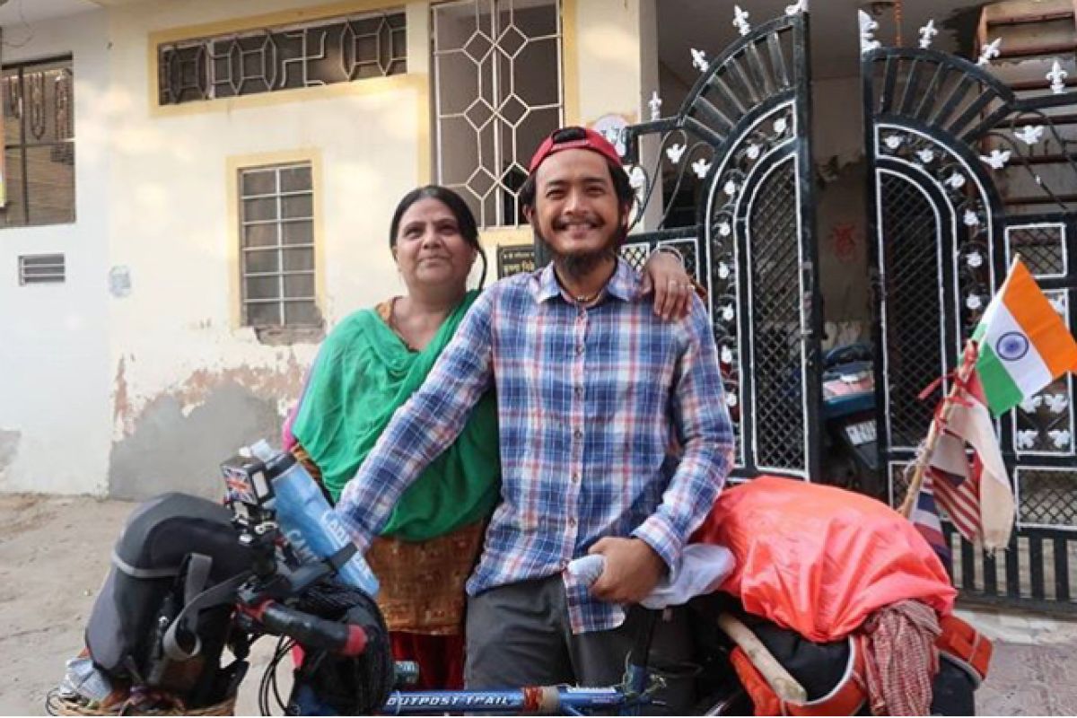 Pesepeda  Bogor yang meninggal di India dimakamkan