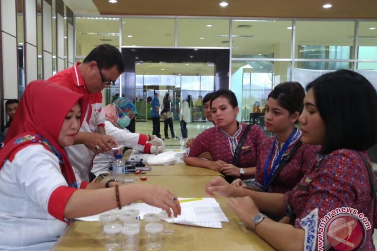 BNN Tes Urine Personel Maskapai di Bandara Haluoleo