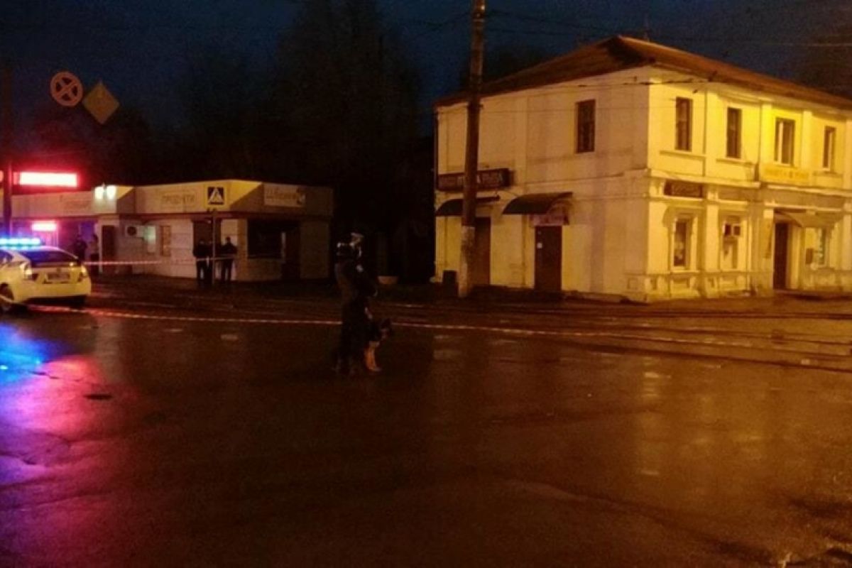 Man with explosives takes 11 hostages in Ukraine