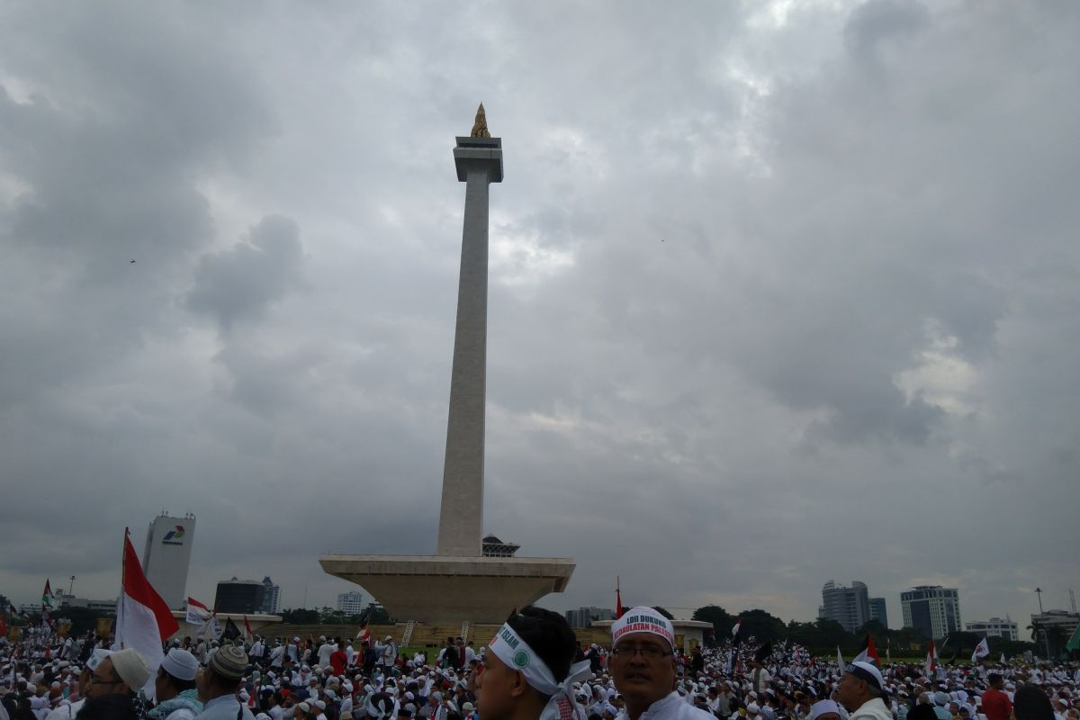 Hundreds of thousands of Indonesians rally in support of Palestine