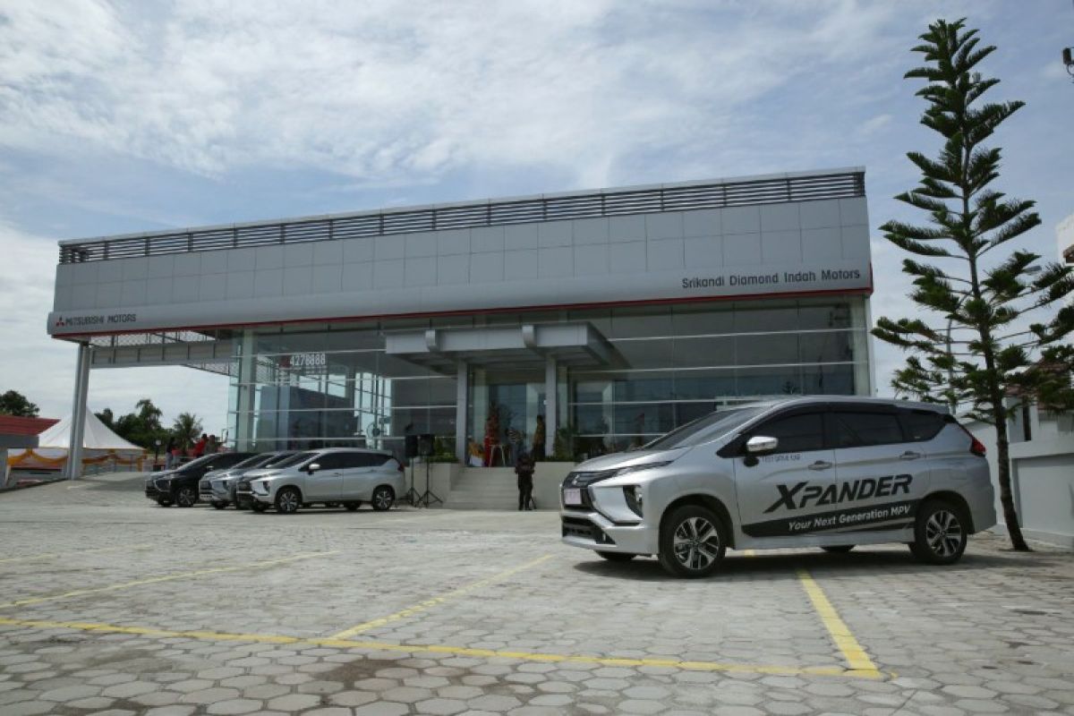 Mitsubishi buka diler kendaraan penumpang pertama di Palangka Raya
