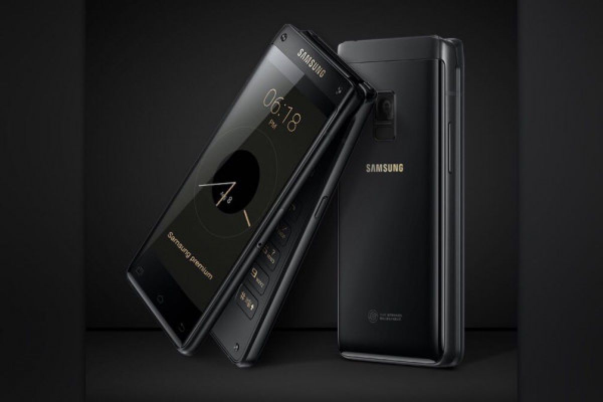 Ponsel flip Samsung W2018 resmi diluncurkan