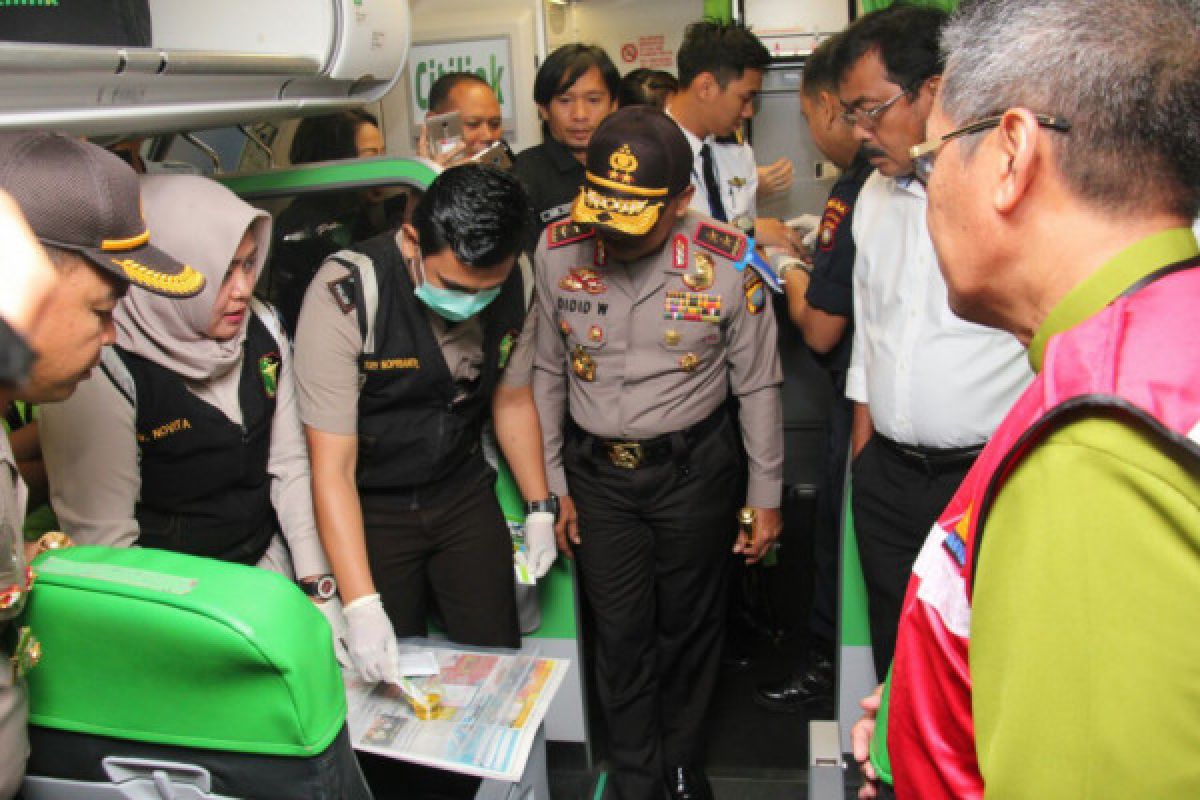 Pilot Ditangkap Polisi Minum Obat Flu