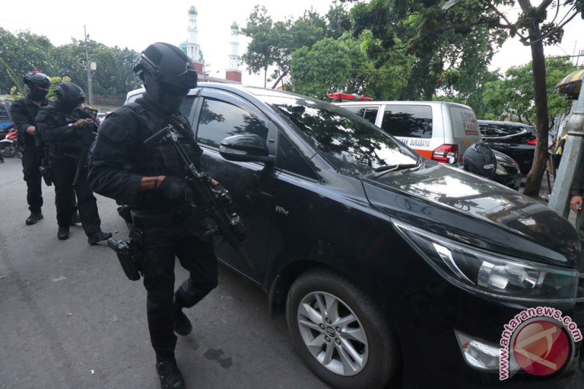 Polisi tangkap tiga terdua teroris di Jatim, dua terkait ISIS