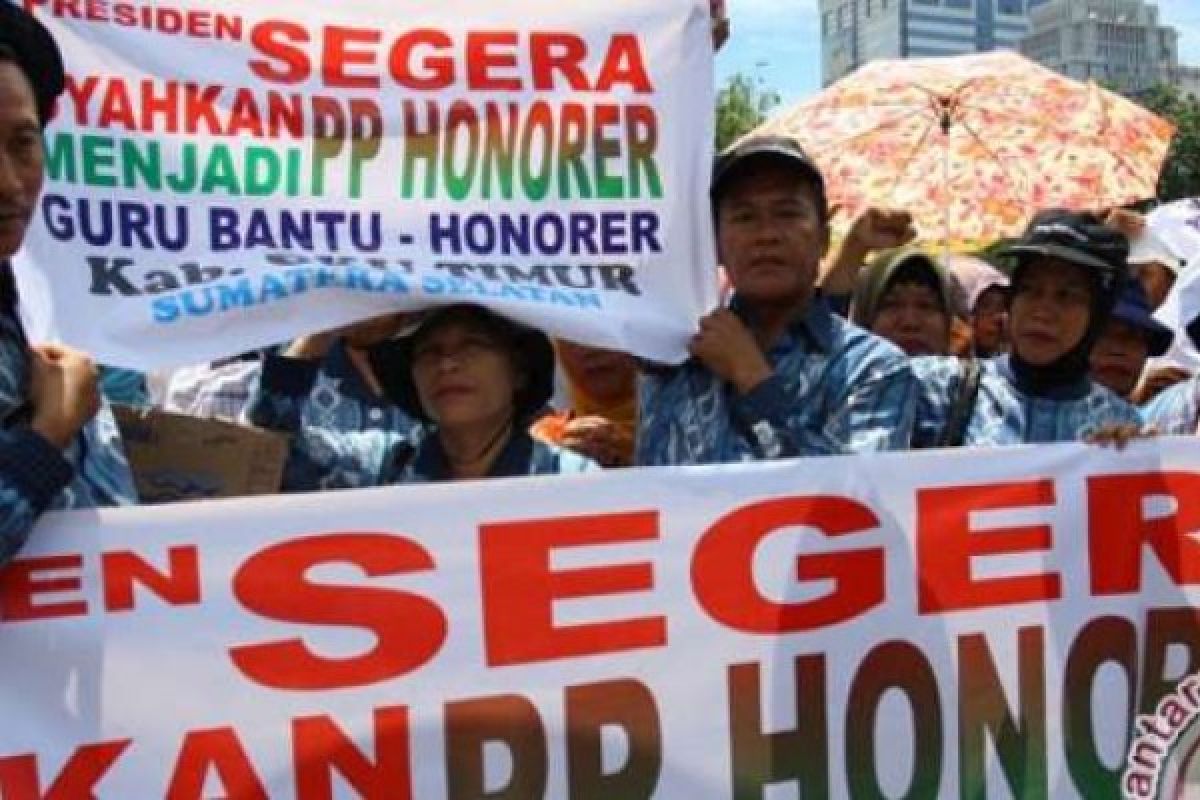 Legislator Riau Berikan Usulan Gaji Guru Honorer Sesuai UMR