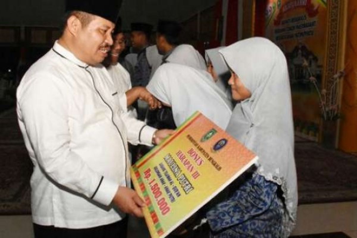 Pemkab Bengkalis Serahkan Bonus Rp193 Juta Untuk Kafilah MTQ Setempat