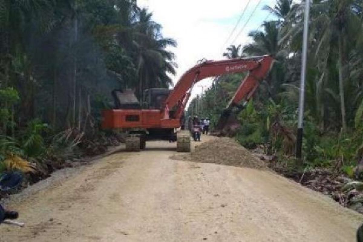 Pemkab Inhil Gesa Perbaikan Ruas Jalan Sungai Piring-Teluk Pinang 