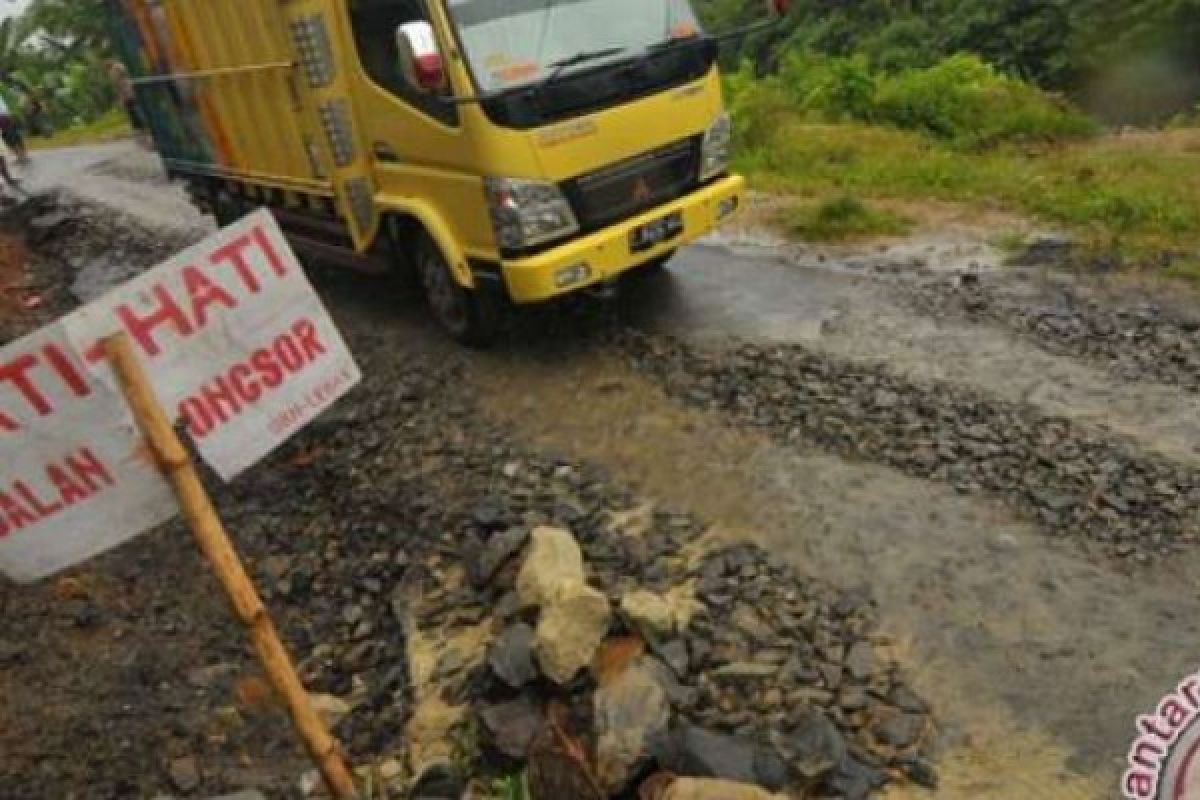 Waspada, Polda Riau Alihkan Jalur Menuju Sumbar Akibat Banjir