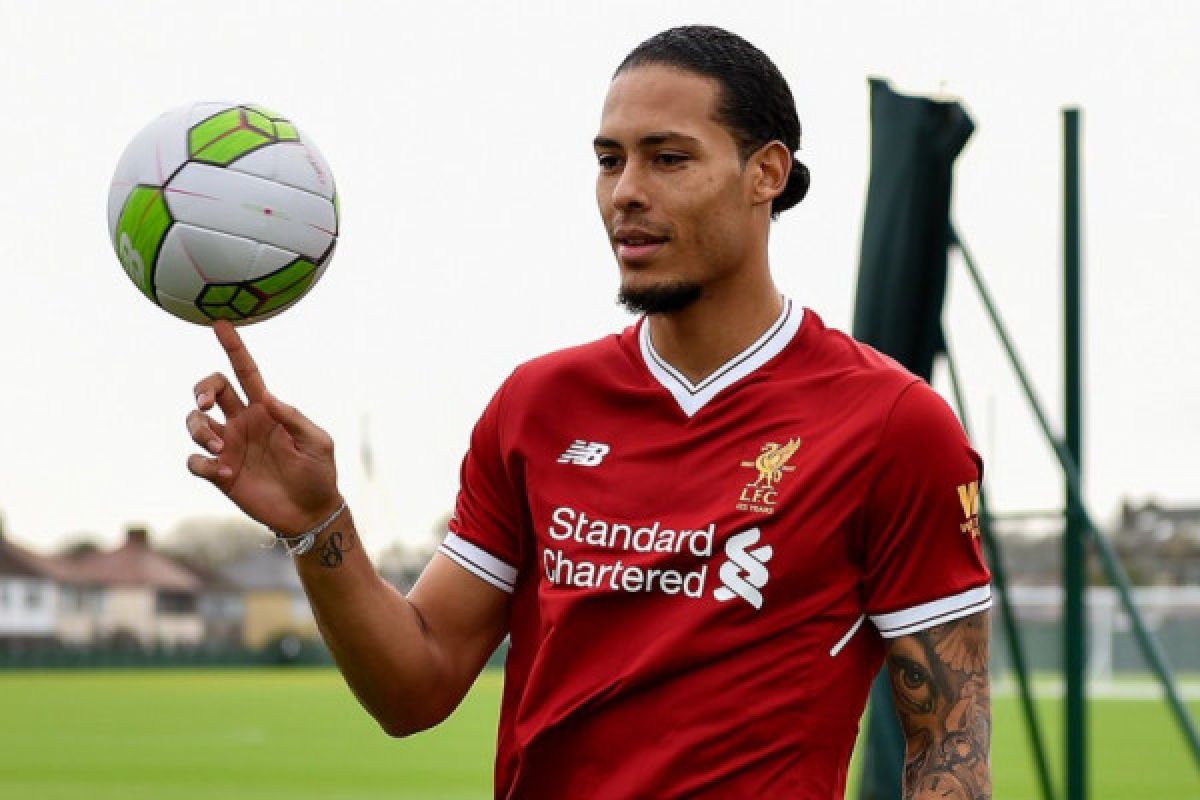 Klopp tak mau tergesa-gesa masukkan Van Dijk ke tim inti