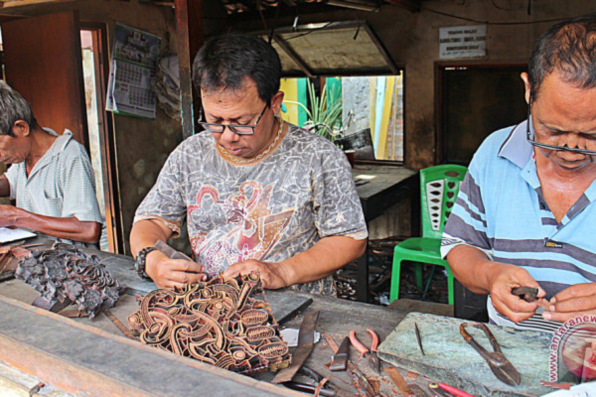 Tetap eksis, alat cap batik Solo masih diminati konsumen