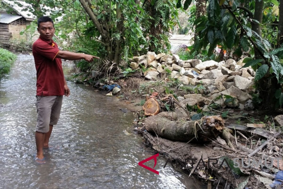 Proyek pembuatan bronjong belum siap