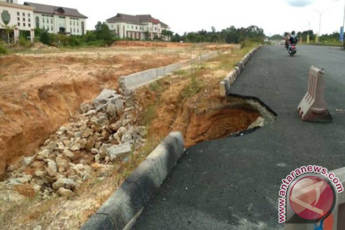 Pengawasan Pengerjaan Proyek Jalan di Penajam Lemah