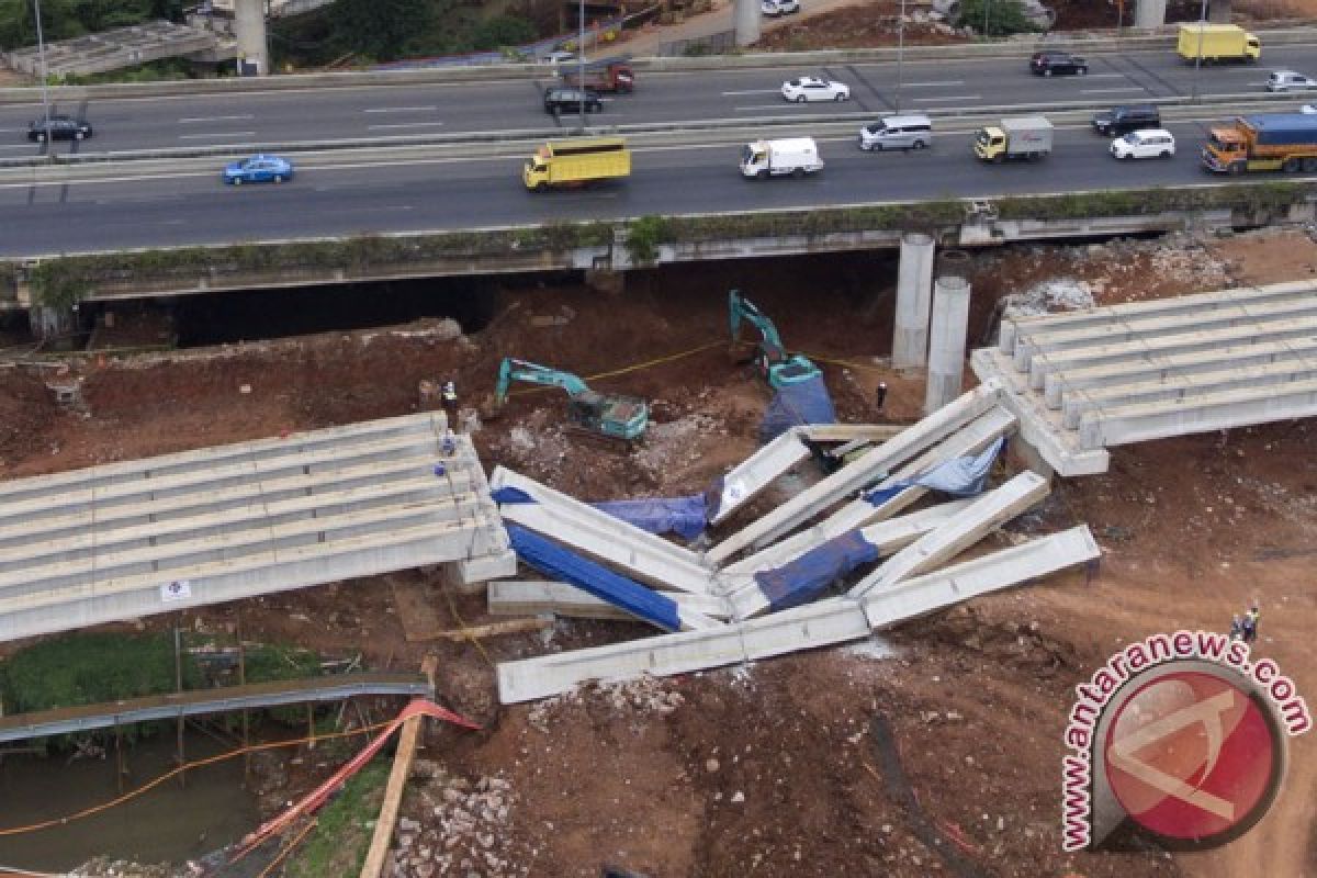 Polresro Jaksel selidiki enam "ginder" tol Desari ambruk