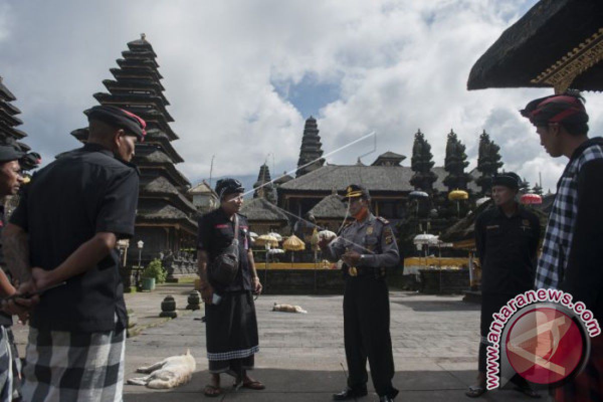 Dprd Harapkan Siaga Evakuasi Wisatawan Kunjungi Besakih