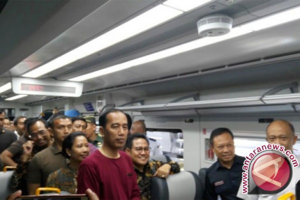 Jokowi ungkap alasan kadang bergaya santai