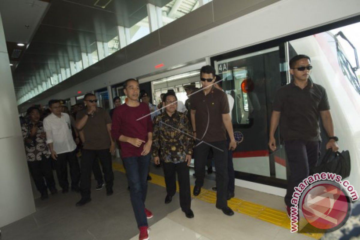Alasan Jokowi Bergaya Santai Saat Resmikan Kereta Api Bandara Soetta