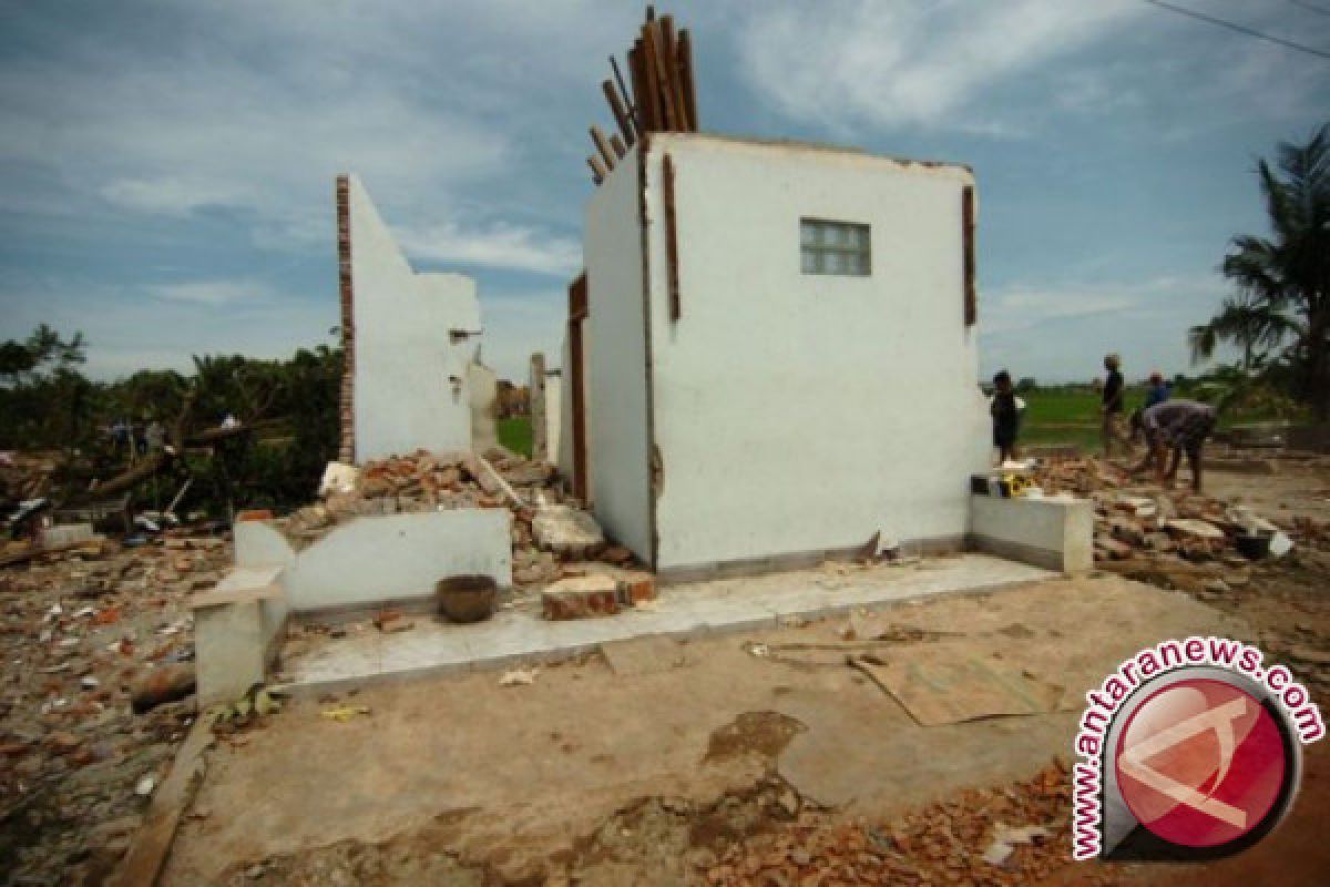 Belasan rumah rusak diterjang puting beliung di Tulungagung