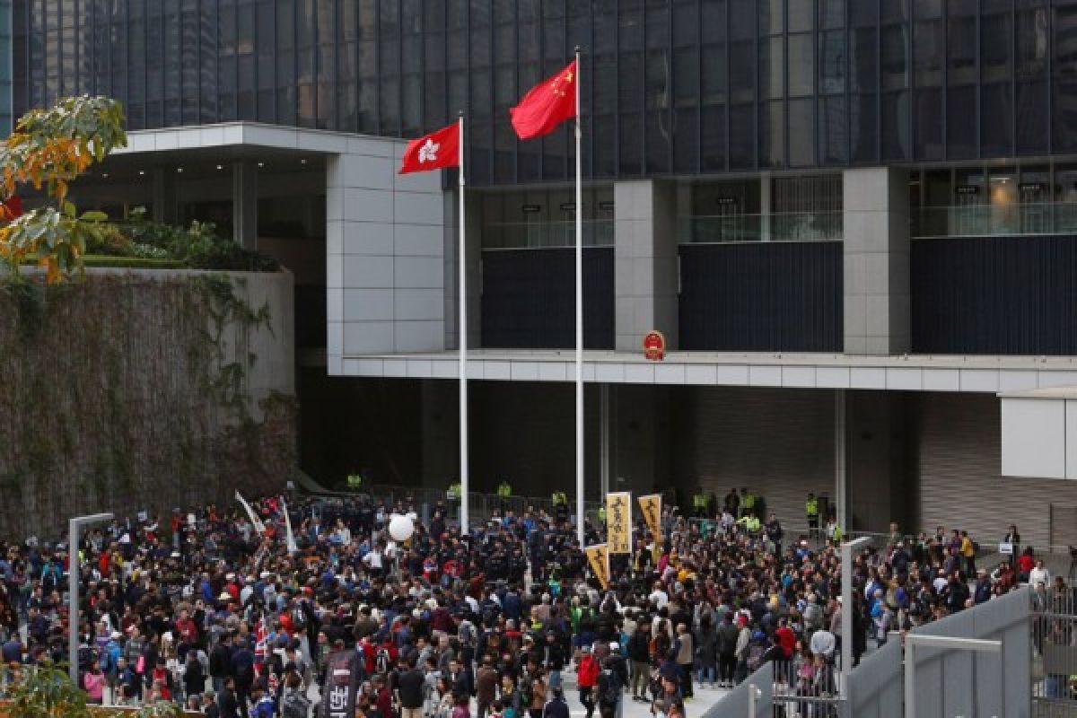 Ribuan orang di Hongkong  berunjuk rasa protes UU ekstradisi baru