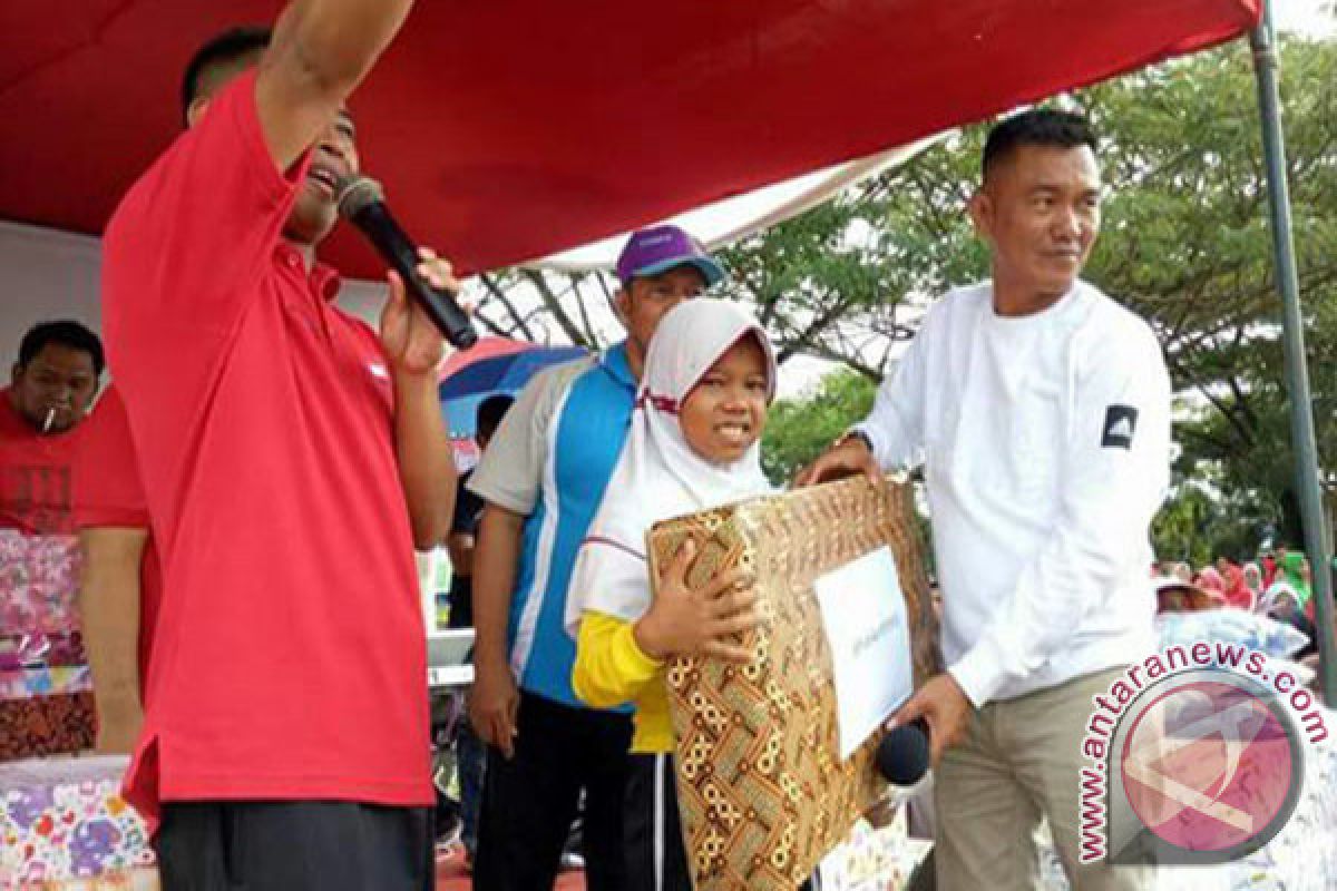 Ribuan Warga Ikuti Jalan Santai HUT Dharmasraya 