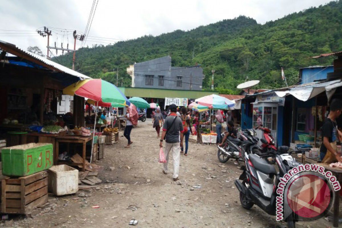 Pedagang Diminta Segera Pindah ke Pasar Sentral Wondama