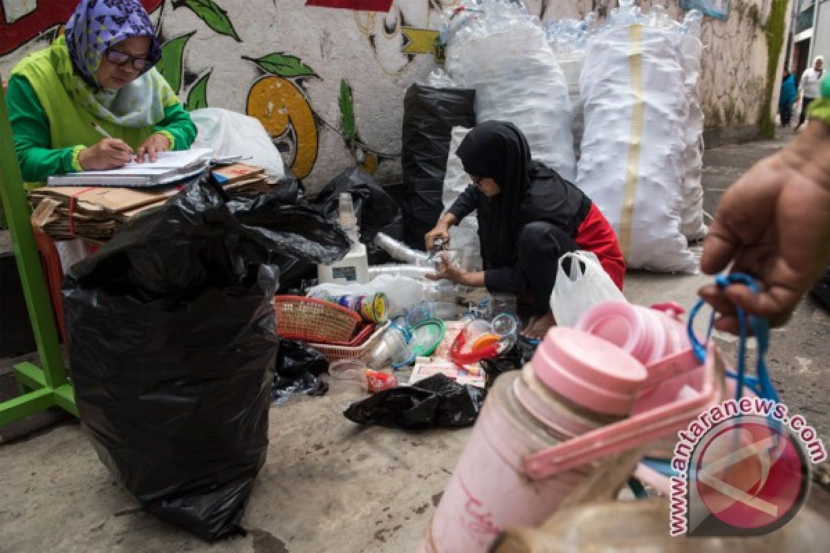 Desa Sidorejo bayar BPJS gunakan sampah