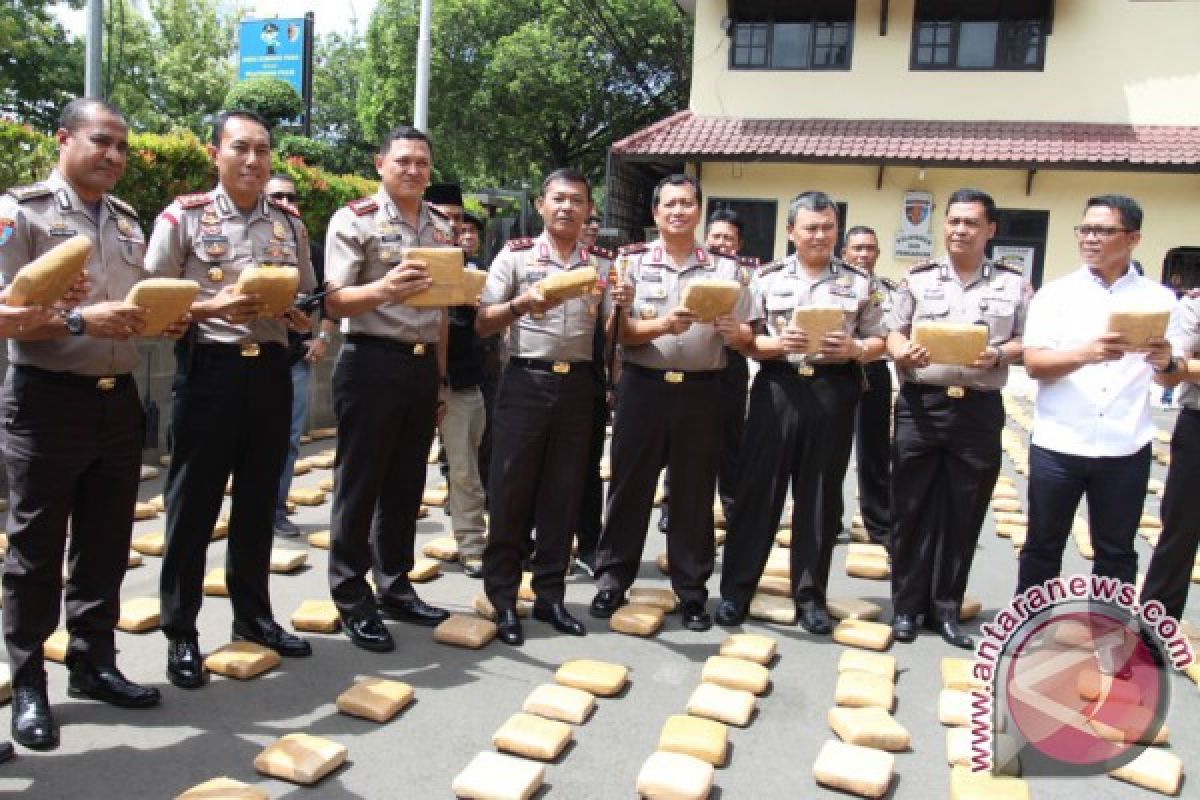 Polisi gagalkan pengiriman 1,3 ton ganja ke Jakarta