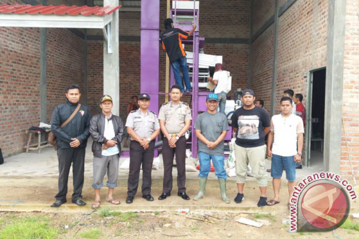 Padi Petani Aok Lingga digiling di Sungai Besar