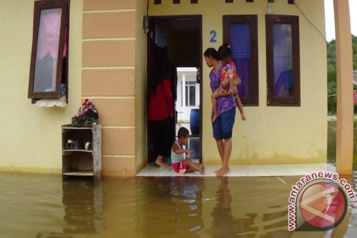 Banjir Rob landa Sukadana