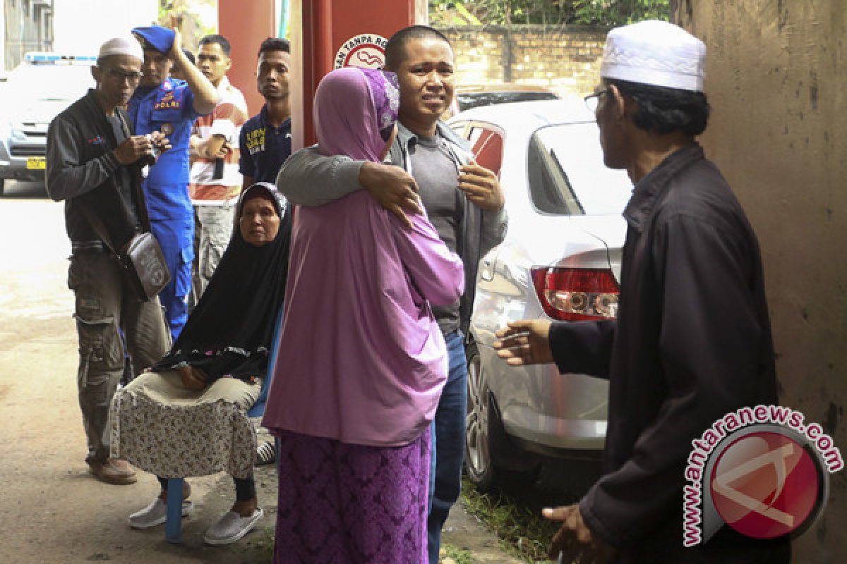 Keluarga korban kecelakaan speedboat datangi RS Bhayangkara