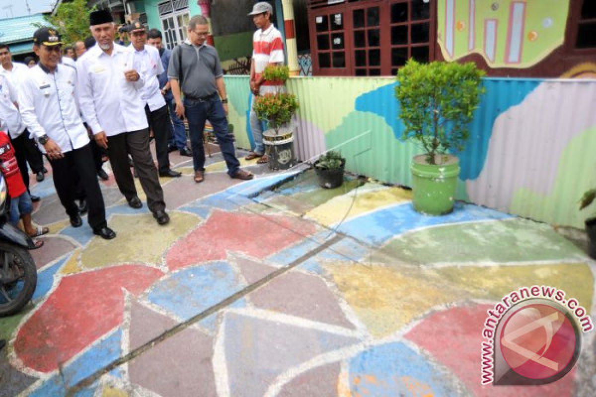 Wali Kota Resmikan Gang Warna-Warni Tanah Ombak di Purus III Padang Barat 