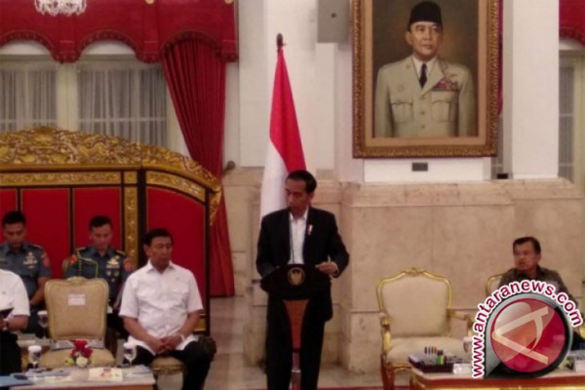 Jokowi asks ministers to focus on their work in political year