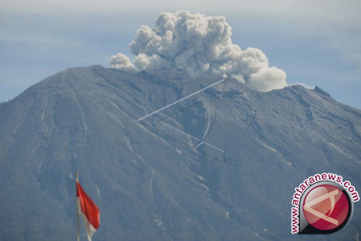 Mount Agung will not release hot clouds: Agency