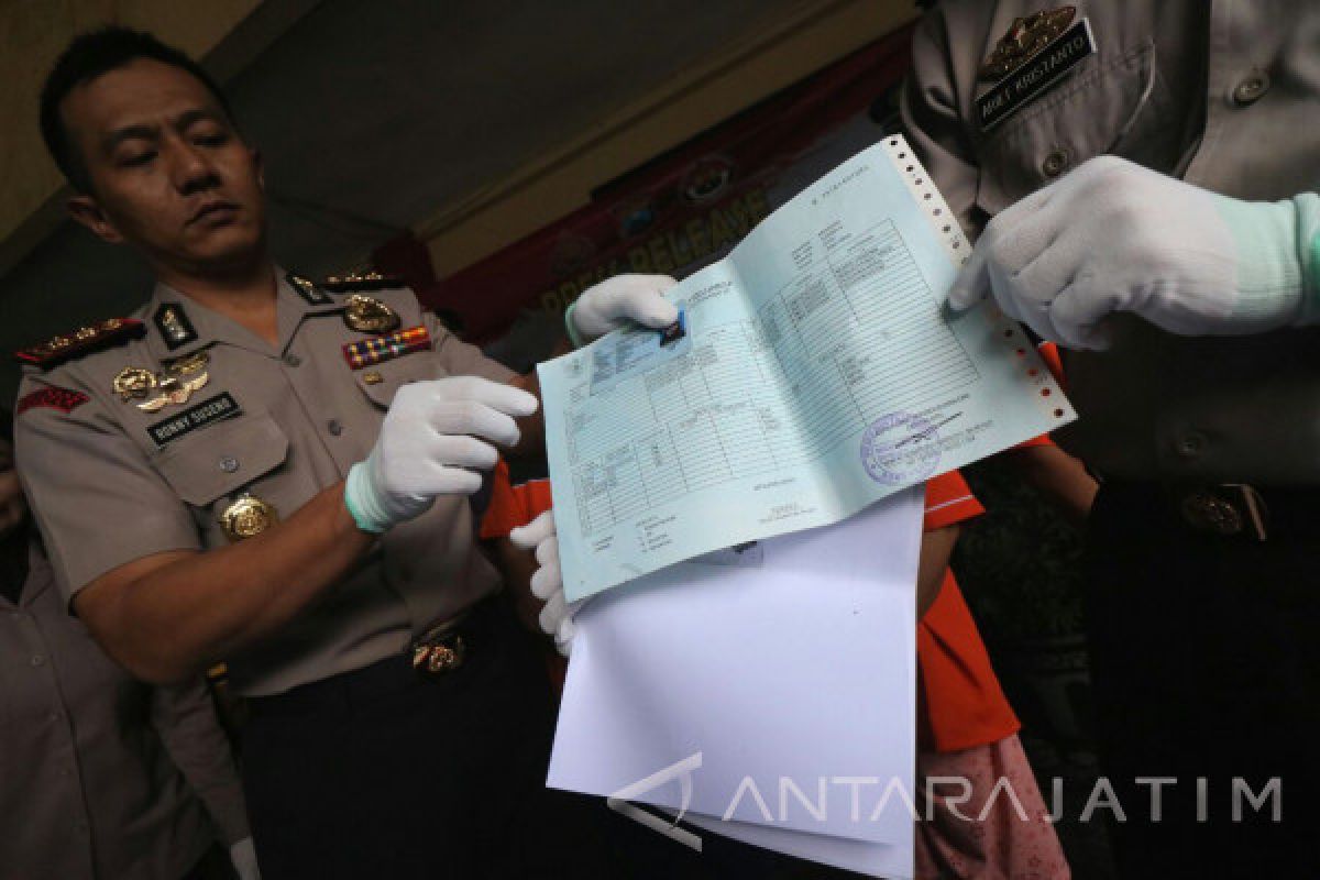 Polisi Surabaya Tangkap Komplotan Penyedia Dokumen Palsu