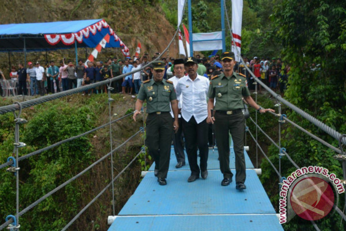 Danrem 143/HO Resmikan Jembatan Gantung Kolaka Utara 