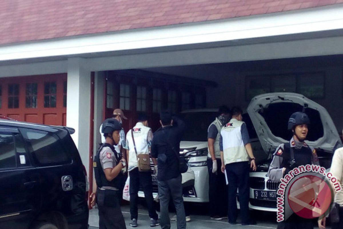 KPK Brings Regent HST's Luxury Cars and Bike to Jakarta