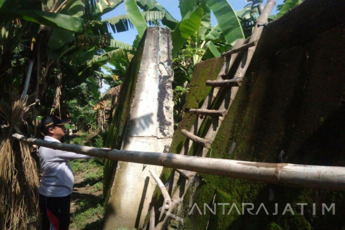 Balai Besar Periksa Kerusakan Parapet Bengawan Solo