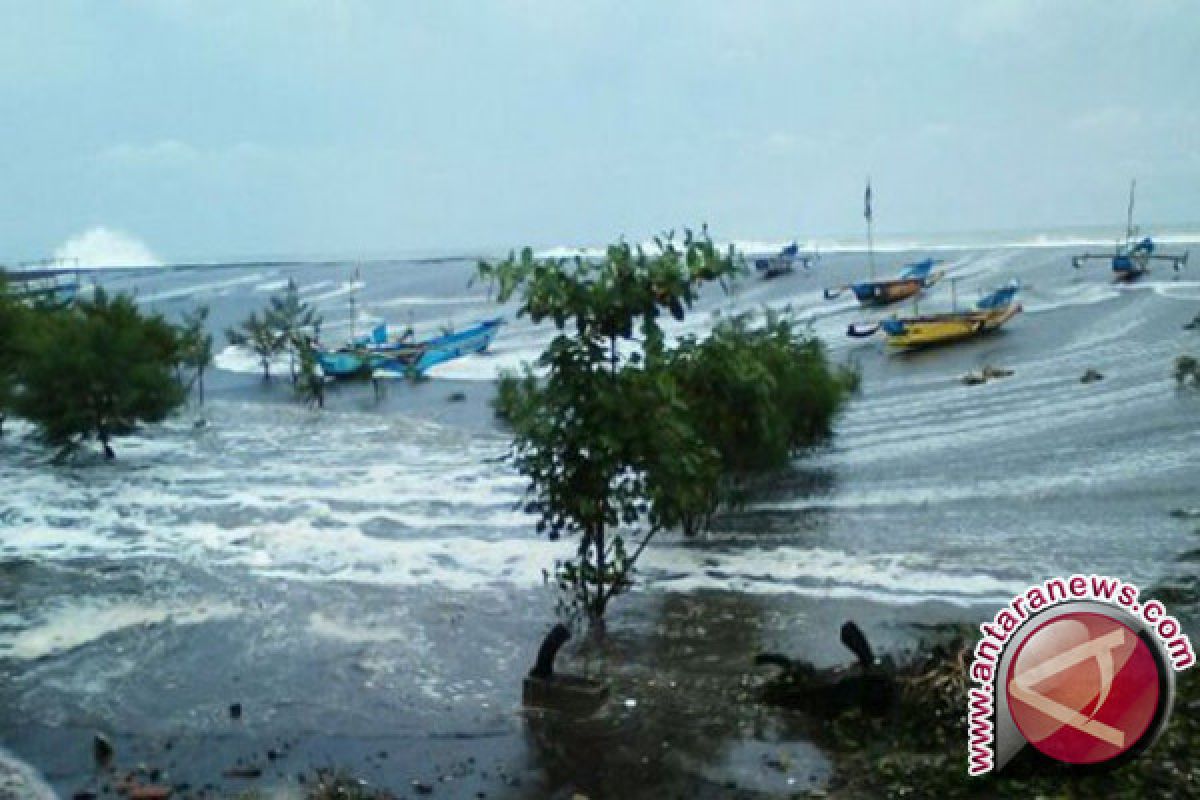 Pasang laut Membalong-Belitung diprakirakan dua meter lebih