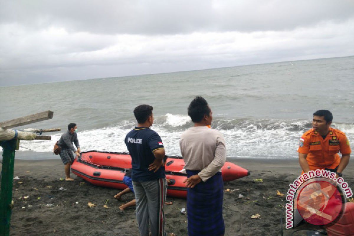 Enam Warga Tenggelam di Pantai Gading Mataram 