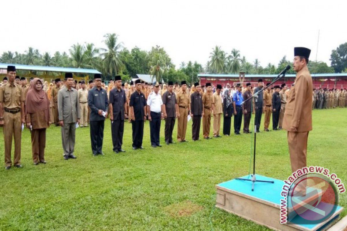 Bupati Sijunjung Minta ASN Tingkatkan Kinerja, Apel Organik