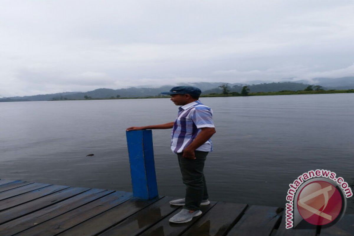 Jalan menuju objek wisata Danau Lindu tak bisa dilintasi mobil