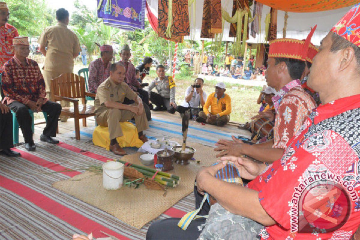 Bupati Ben Hadiri "Mamapas Lewu" di Kapuas Barat