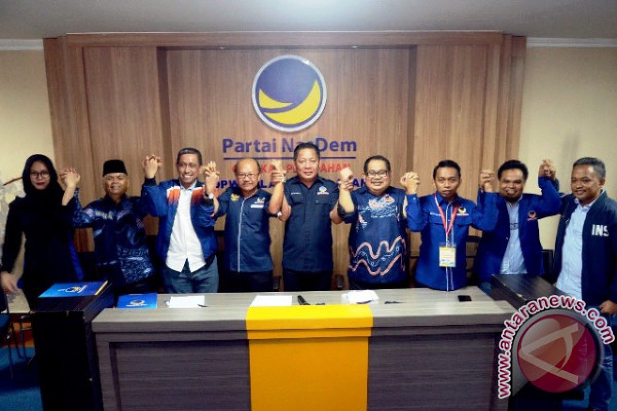 Target menang pilkada Nasdem Sulsel serahkan rekomendasi 