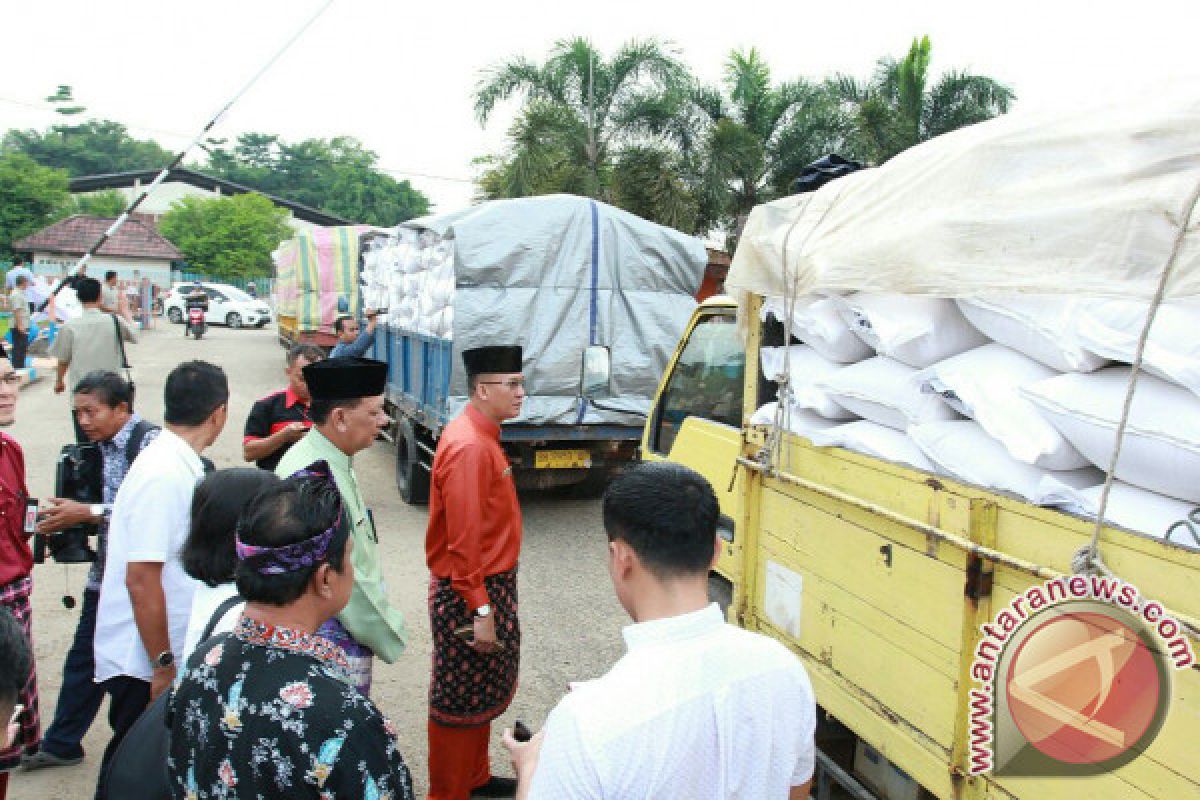 Pemprov Jambi lepas 60 ton beras operasi pasar