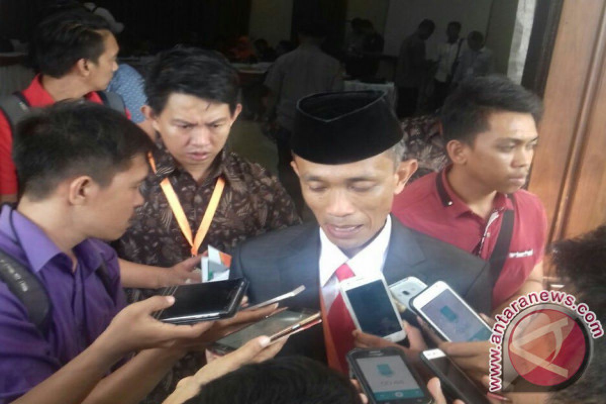 KPU Sultra Terima Pendaftaran Satu Pasangan Cagub 