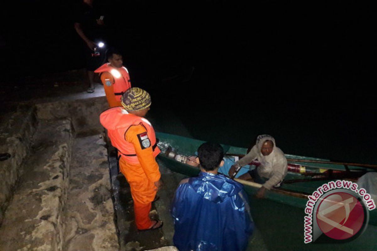 Basarnas Menyelamatkan Nelayan Terombang-ambing di Perairan Wakatobi 