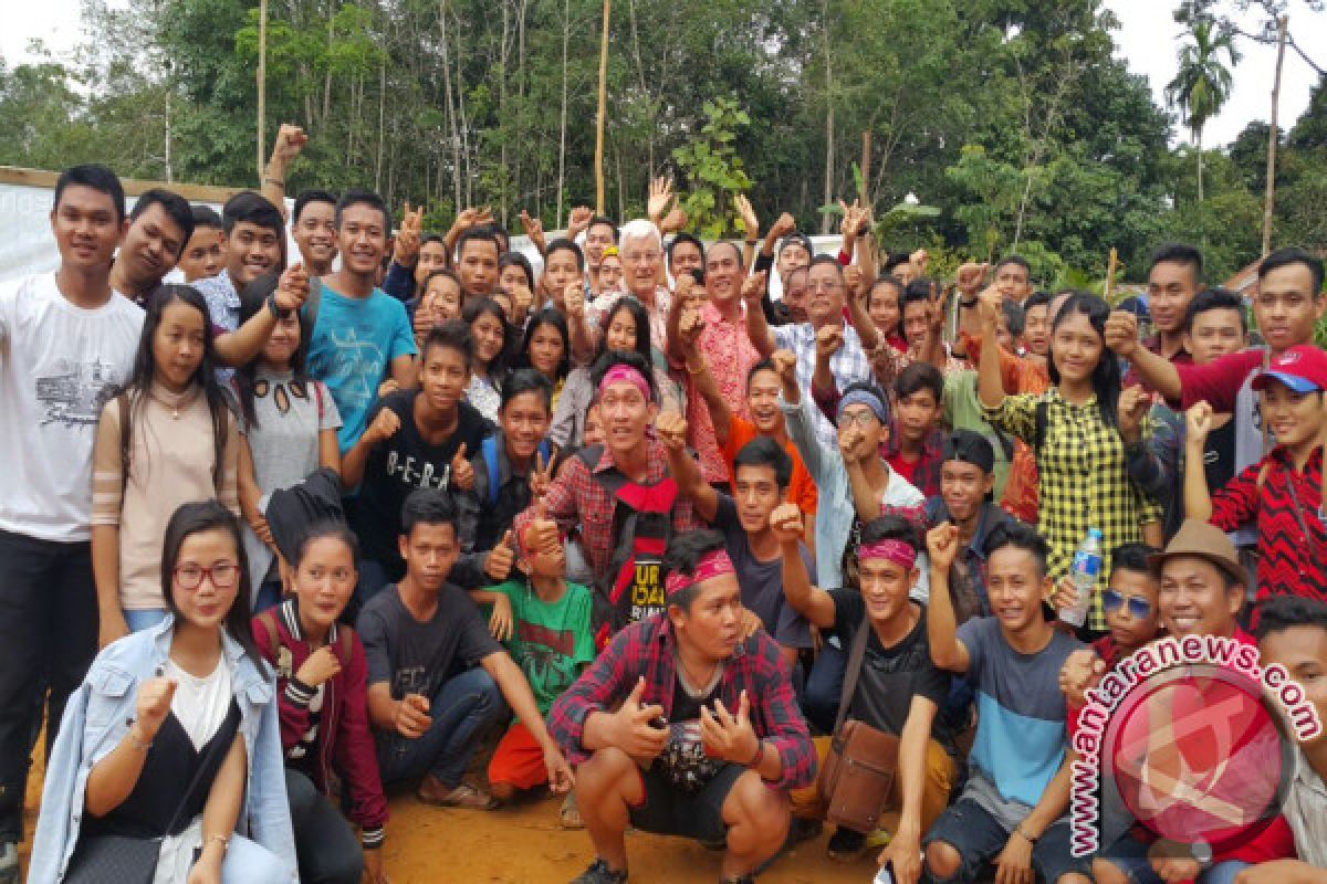 Bupati Rupinus Natal bersama ribuan warga Sungai Kijang