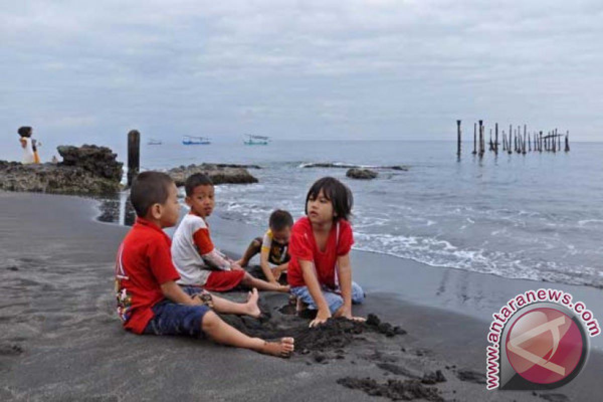 Pedagang di Pantai Ampenan Mataram Menolak Direlokasi 